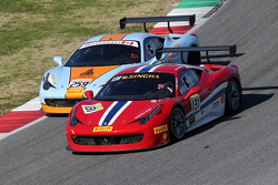 #131 AF Corse Ferrari 458: Kriton Lendoudis, im Zweikampf mit #259 Ferrari of Fort Lauderdale Ferrar