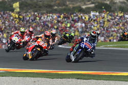 Start: Jorge Lorenzo, Yamaha Factory Racing, in Führung