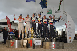 Podio: i vincitori Sébastien Ogier e Julien Ingrassia, Volkswagen Motorsport, secondi Kris Meeke and