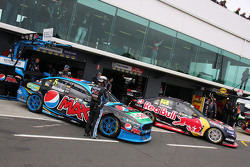 Mark Winterbottom, Prodrive Racing Australia, Ford; Craig Lowndes, Triple Eight Race Engineering, Ho