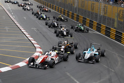 Start: Felix Rosenqvist, Prema Powerteam, Dallara Mercedes-Benz, in Führung
