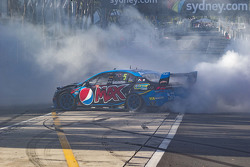 2015 V8 Supercars Champion Mark Winterbottom, Prodrive Racing Australia, Ford, feiert