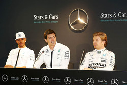Lewis Hamilton, Nico Rosberg and Toto Wolff, Mercedes AMG F1 Shareholder and Executive Director