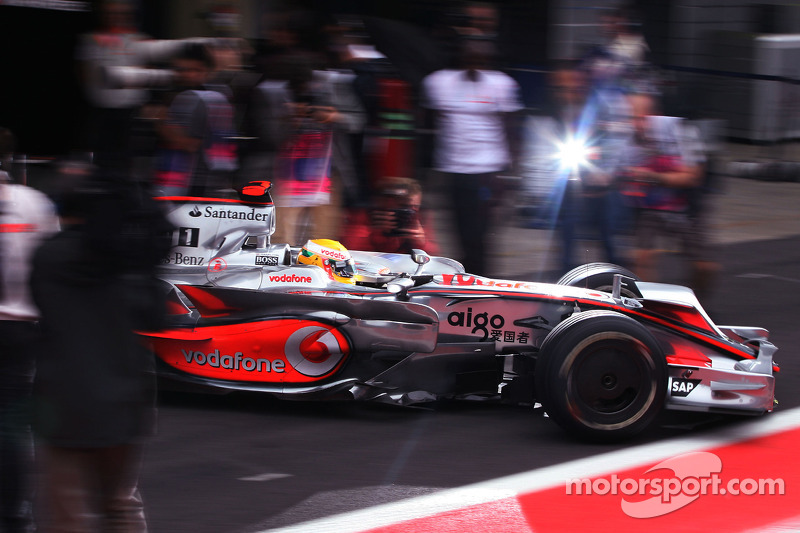 Lewis Hamilton verlaat de pitbox Brazilië 2008
