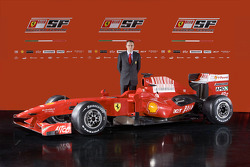 Team Direktör Stefano Domenicali ve yeni Ferrari F60