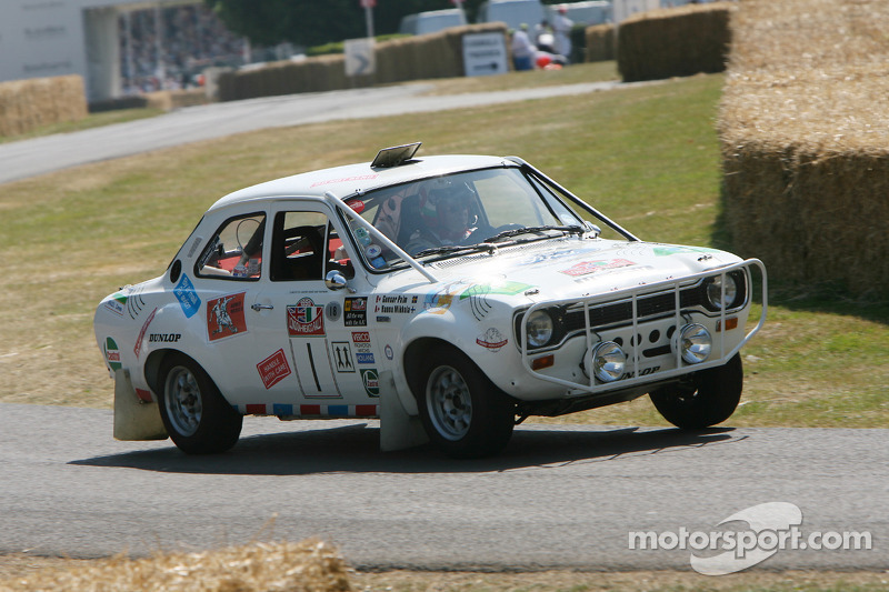 Hannu Mikkola, con su Ford Escort de 1970 en el Festival de Goodwood 2009