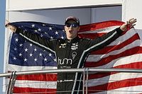 Newgarden y Castroneves compiten en un rallycross en nieve