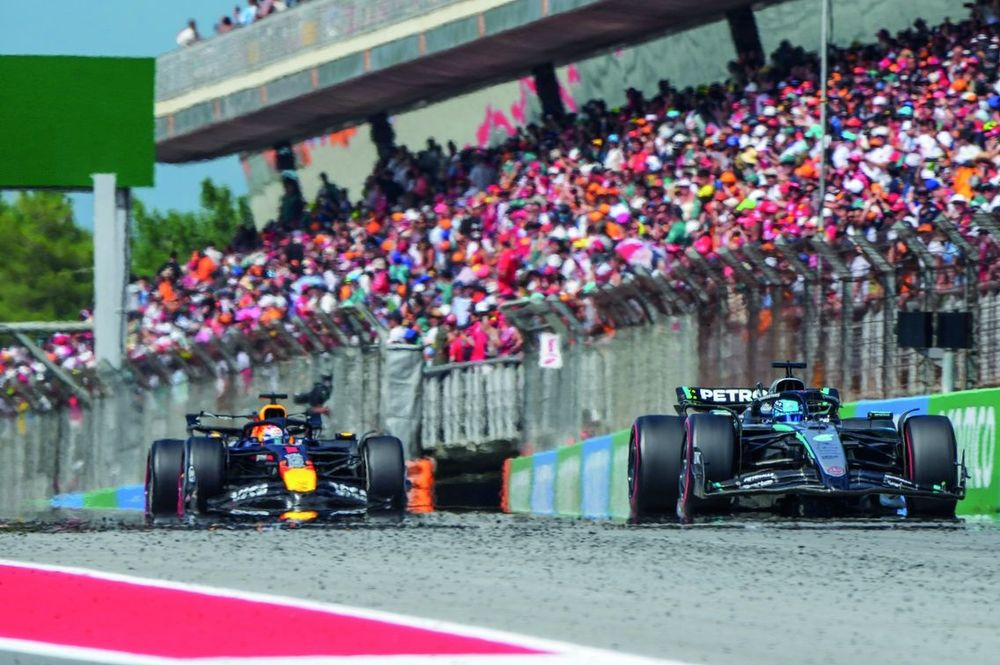 George Russell, Mercedes W16, Max Verstappen, Red Bull Racing