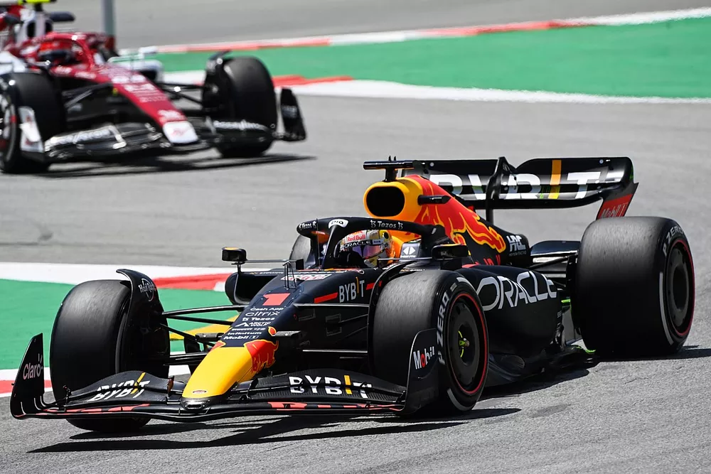 Max Verstappen, Red Bull Racing RB18, Zhou Guanyu, Alfa Romeo C42
