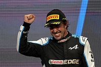 VIDEO: Alonso y Ocon entregan el balón de oro en Francia 