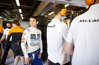 O'Ward rueda con un McLaren F&oacute;rmula 1 en el circuito de Barcelona 