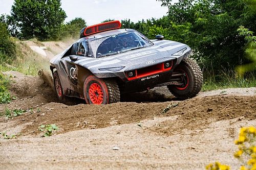 Sainz: Winning Dakar "has to be the goal" in first year with Audi