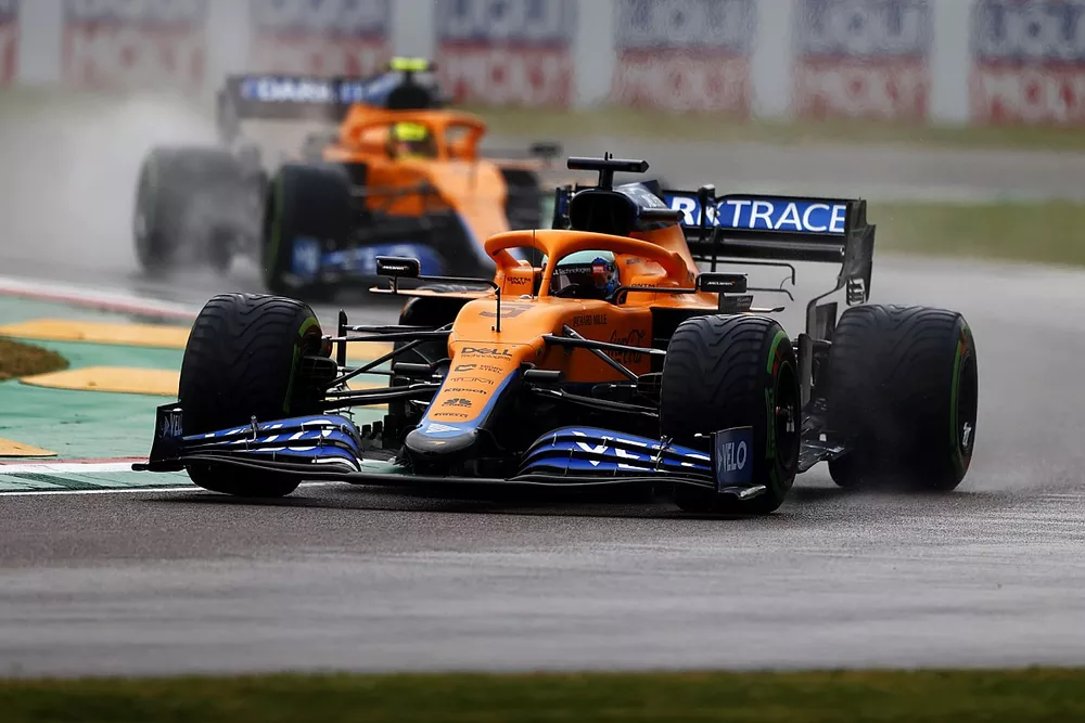 Daniel Ricciardo, McLaren MCL35M, Lando Norris, McLaren MCL35M