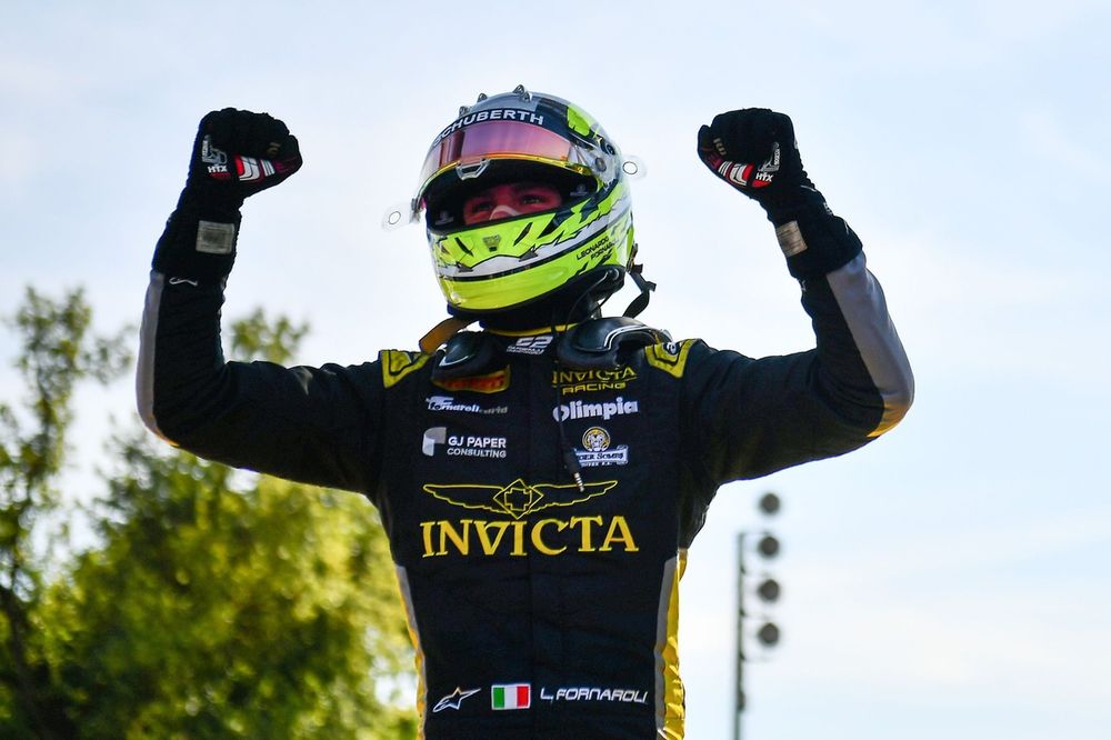 Race winner Leonardo Fornaroli, Invicta Racing