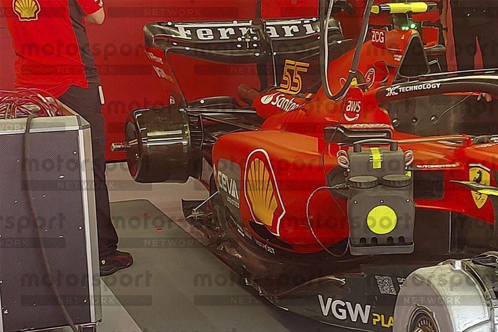 Ferrari SF-23, floor