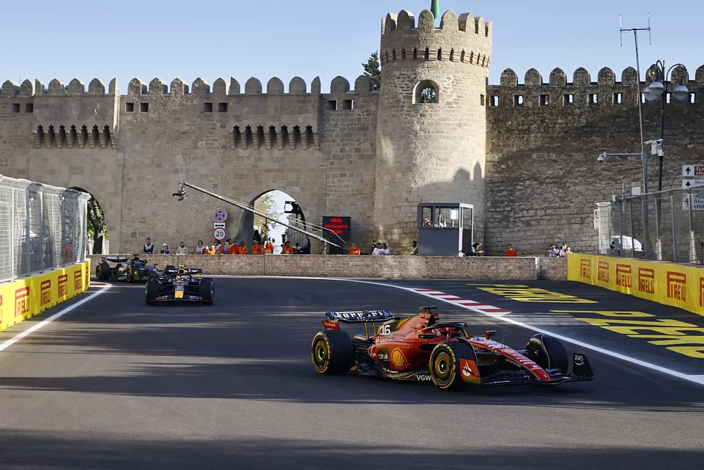 Charles Leclerc, Ferrari SF-23, Sergio Perez, Red Bull Racing RB19