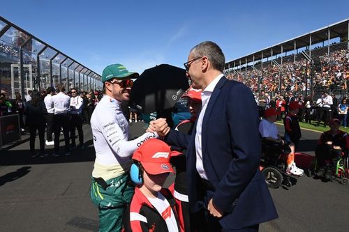 Domenicali responde a Alonso y Verstappen: "Si no quieres correr en F1..."