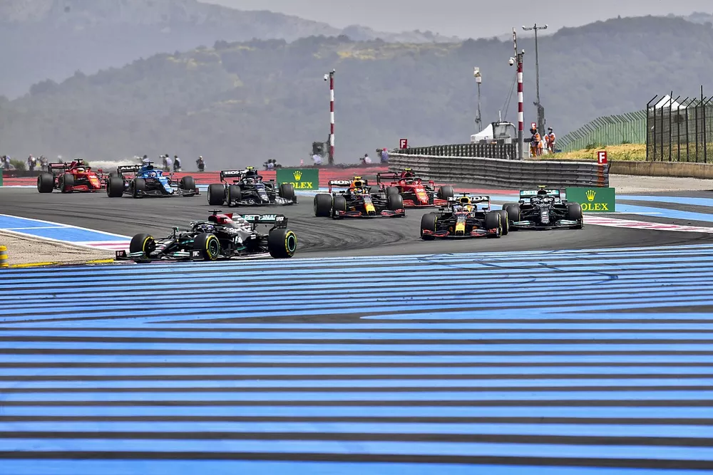 Lewis Hamilton, Mercedes W12, Max Verstappen, Red Bull Racing RB16B, Valtteri Bottas, Mercedes W12, Sergio Perez, Red Bull Racing RB16B, and Carlos Sainz Jr., Ferrari SF21