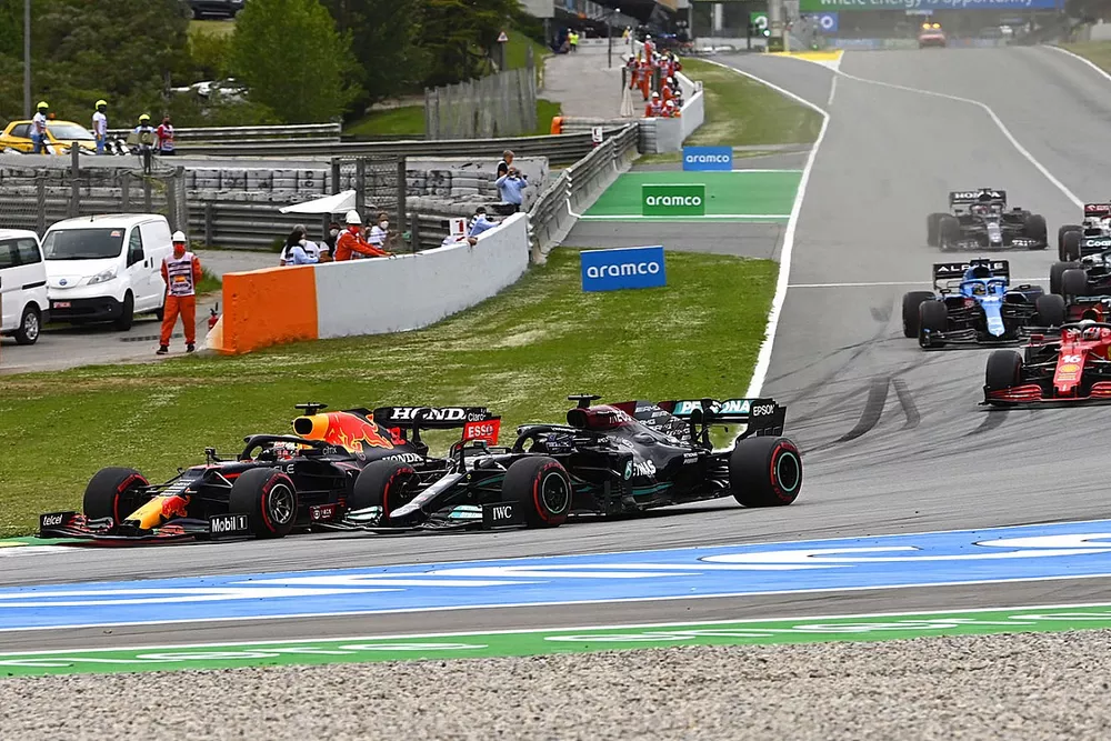 Max Verstappen, Red Bull Racing RB16B and Sir Lewis Hamilton, Mercedes W12 battle at the start of the race