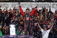 Kurt Busch firma por un año con Stewart-Haas Racing