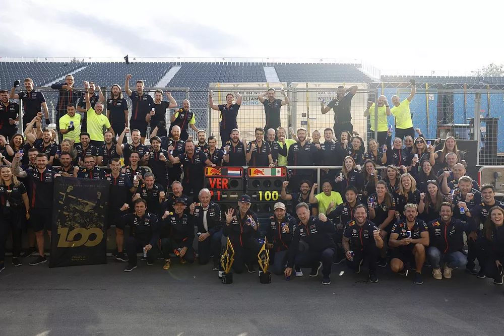 Max Verstappen, Red Bull Racing, 1st position, Helmut Marko, Consultant, Red Bull Racing, Adrian Newey, Chief Technology Officer, Red Bull Racing, Sergio Perez, Red Bull Racing, Christian Horner, Team Principal, Red Bull Racing, the Red Bull Racing team celebrate victory after the race