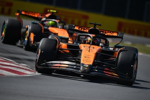 マクラーレンF1 支給 レインジャケット ノリス ピアストリ サインツ マクラーレンF1 支給 レインジャケット ノリス ピアストリ