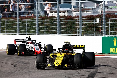 Renault спробує все, окрім зосередження на власній машині - Haas