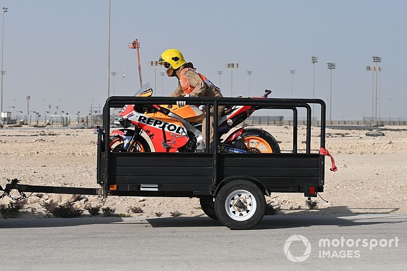 Беспечный ездок. Судья в Катаре прокатился на байке MotoGP