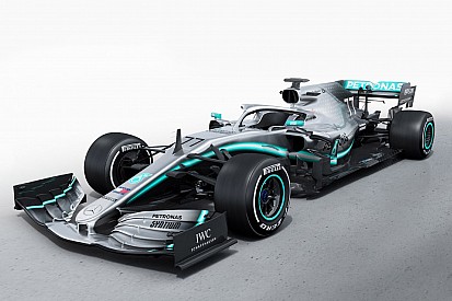Mercedes, 2019 yılında yarışacağı W10'u tanıttı!