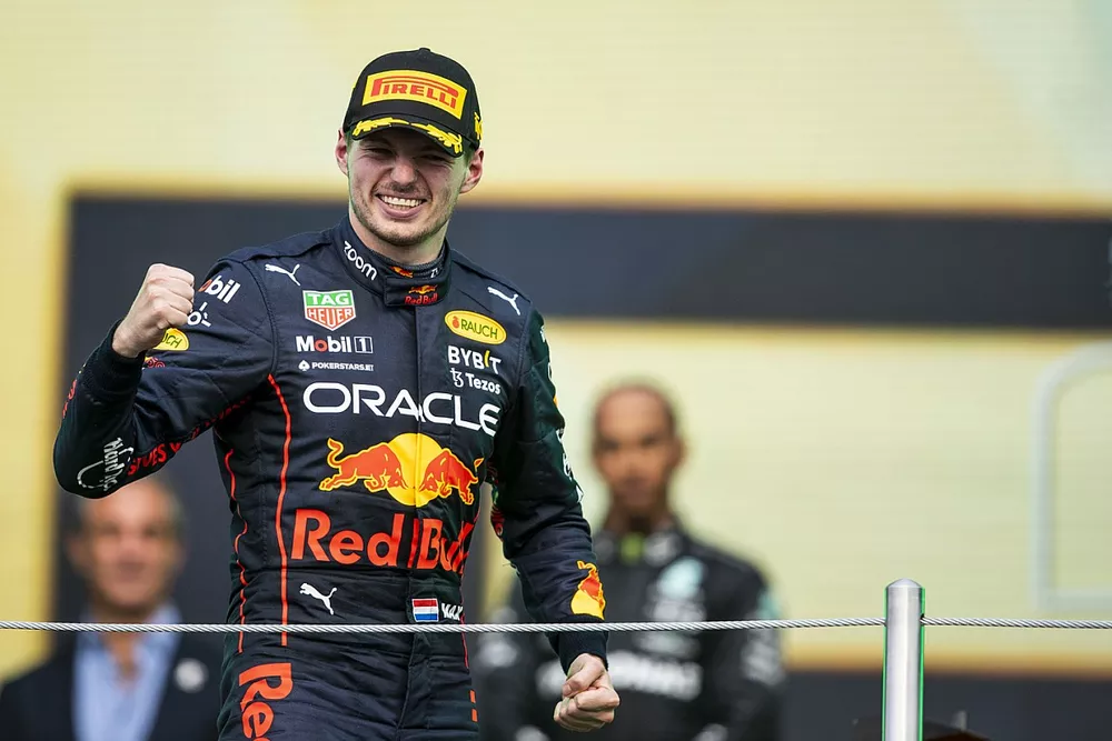 Max Verstappen, Red Bull Racing, 1e positie, viert feest op het podium.