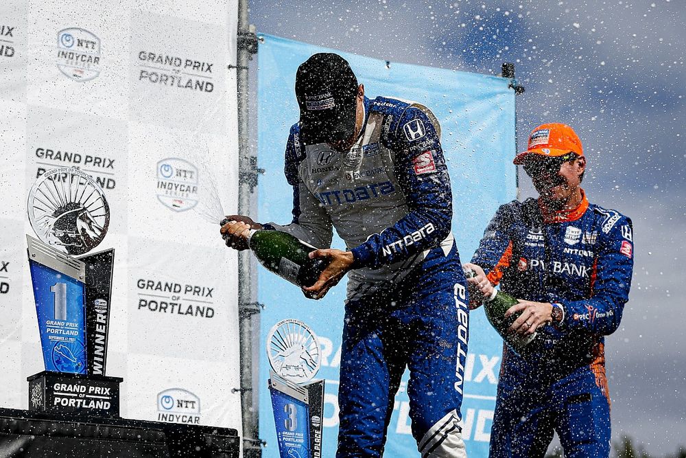 Alex Palou, Chip Ganassi Racing Honda celebra la victoria en el Gran Premio de Portland, champán, Scott Dixon, Chip Ganassi Racing Honda