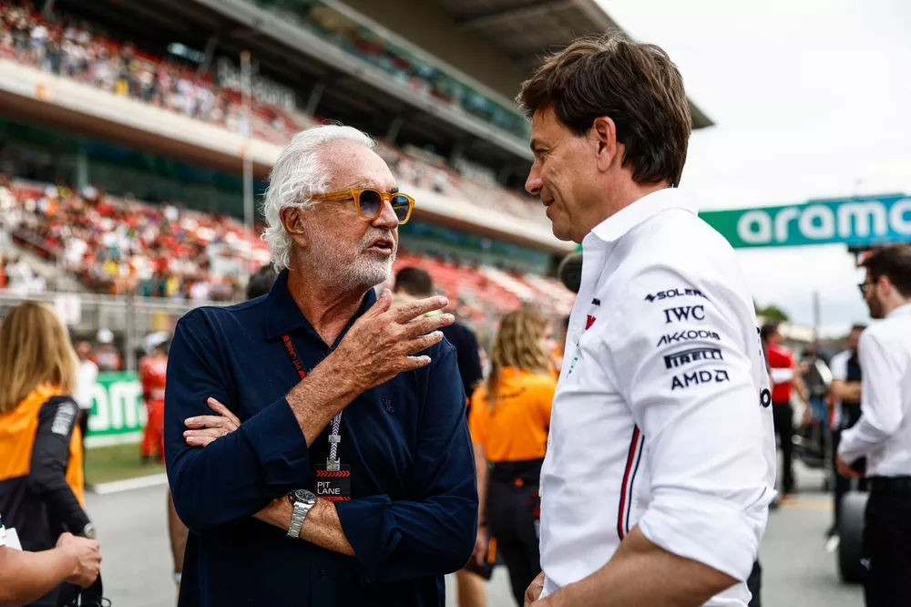 Flavio Briatore, asesor ejecutivo de Alpine F1 y Toto Wolff, Team Principal y CEO de Mercedes-AMG F1