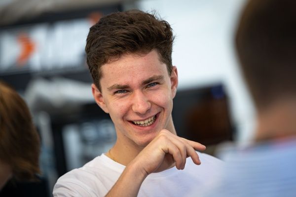 Sztuka lepszy od partner&oacute;w z zespołu