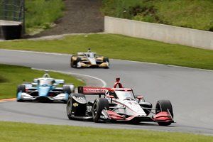 Power wykorzystuje potknięcie Dixona