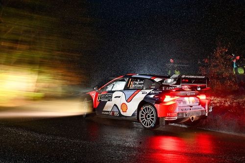 WRC Montecarlo: Neuville aprovecha el error de Ogier
