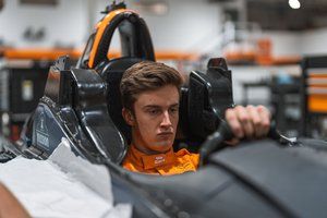 Pourchaire correrá con McLaren en la IndyCar 2024, menos en la Indy 500