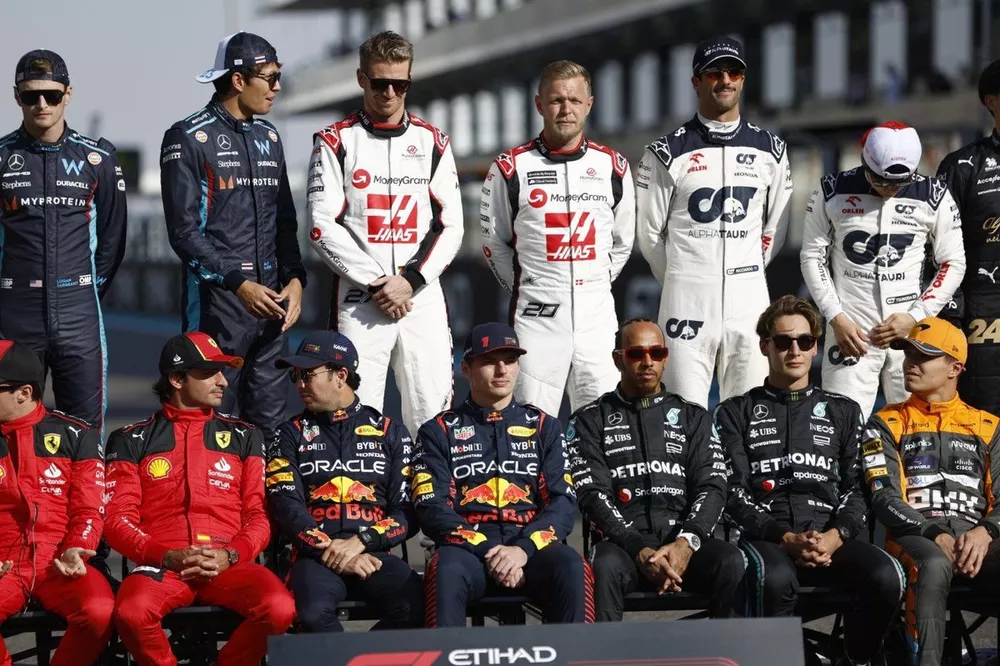La photo de groupe des pilotes 2023