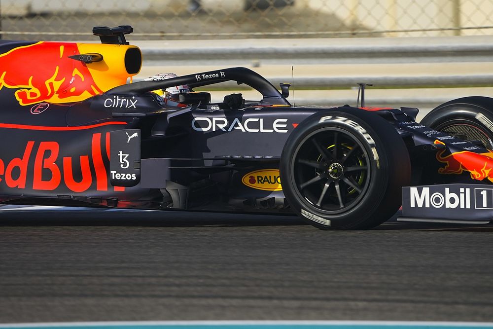 Max Verstappen, Red Bull Racing RB16B 