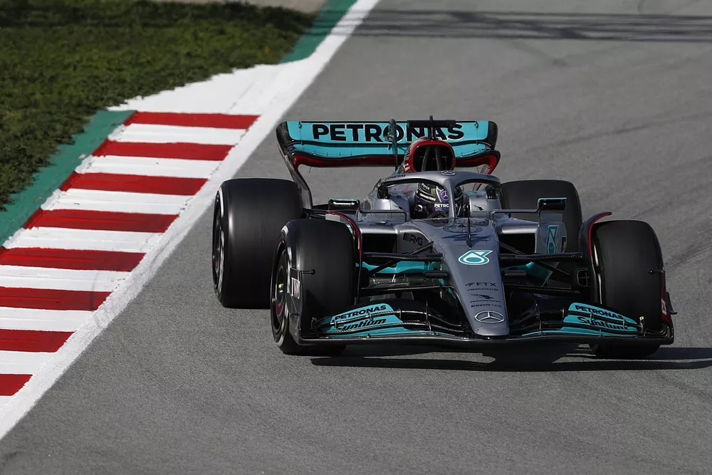 Lewis Hamilton, Mercedes W13