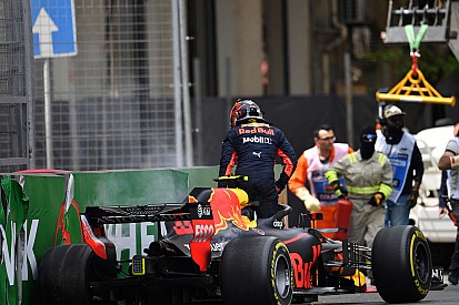 Fotogallery: Verstappen sbatte ancora nelle libere di Baku