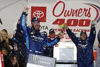 Truex segura pressão de Bowyer e Logano e vence em Richmond