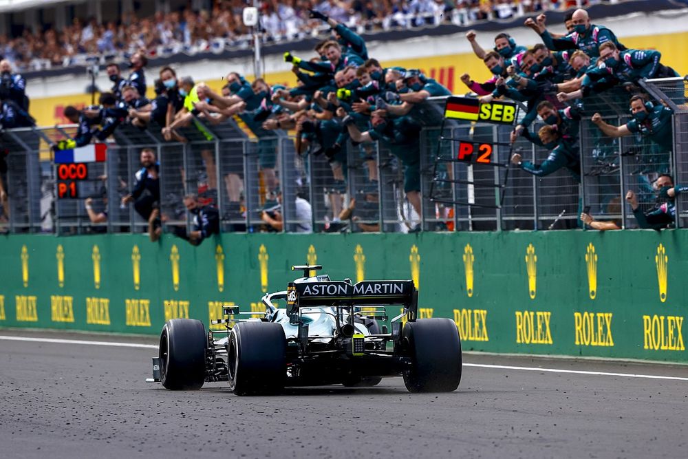 Sebastian Vettel, Aston Martin AMR21, 2nd position, passes his cheering team on the pit wall