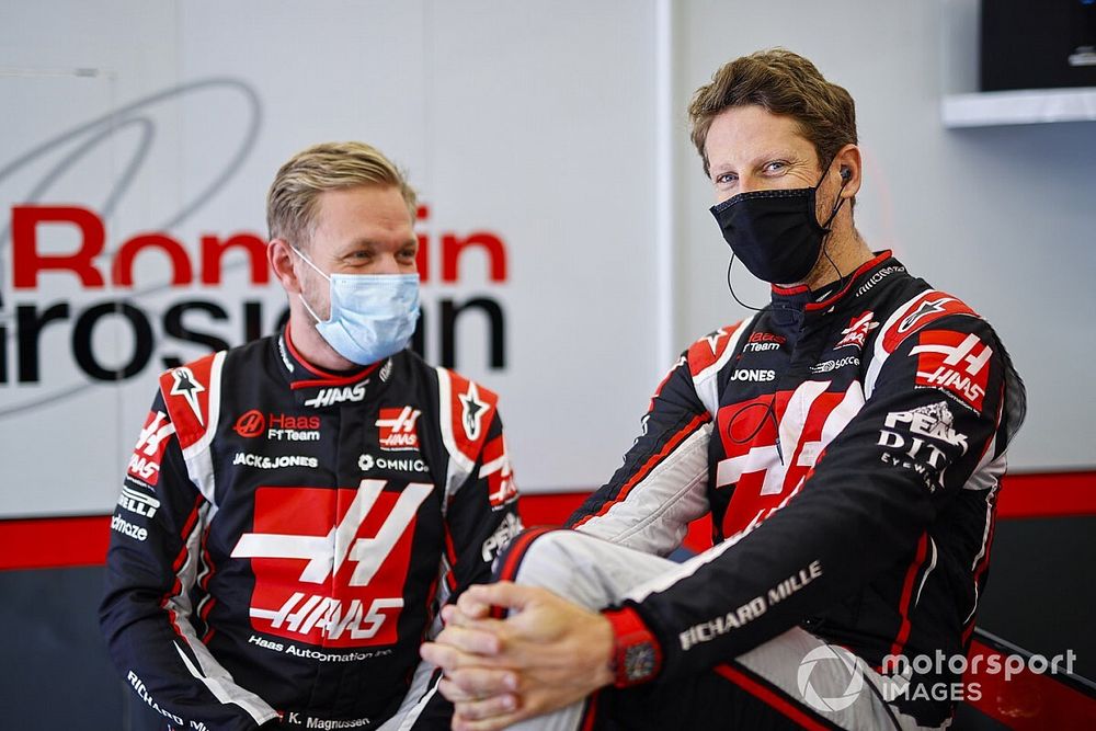 Kevin Magnussen, Haas F1, talks with Romain Grosjean, Haas F1, in the garage