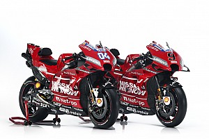 2019年MotoGP MISSION NOW ボストンバッグとDucati帽子 MotoGP｜ドゥカティ、2019年カラー発表。フェラーリF1と同じ