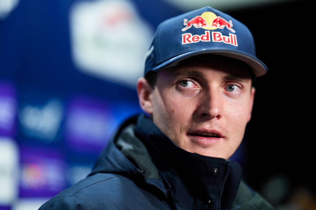 WRC Rally Japan: Adrien Fourmaux rips door from car in strange crash