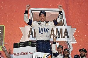 Keselowski sobrevive a caos e vence em Talladega