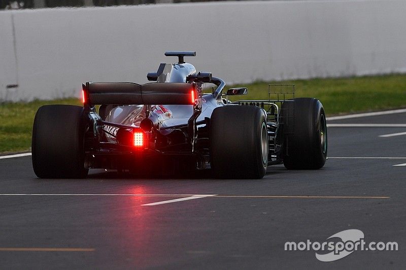 Lewis Hamilton, Mercedes-AMG F1 W09 con luces traseras