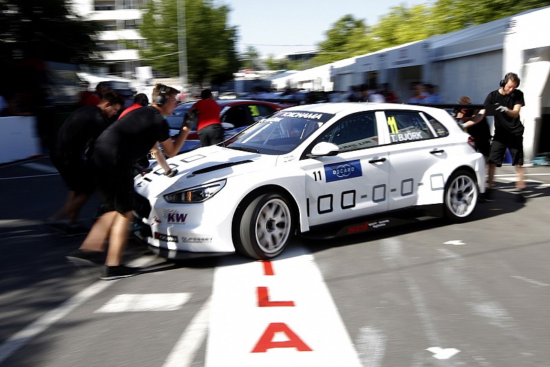 Pepe Oriola saldrá 3º tras ser excluidos tres Hyundai de la parrilla