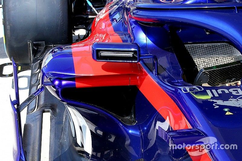 Toro Rosso STR13 espejo