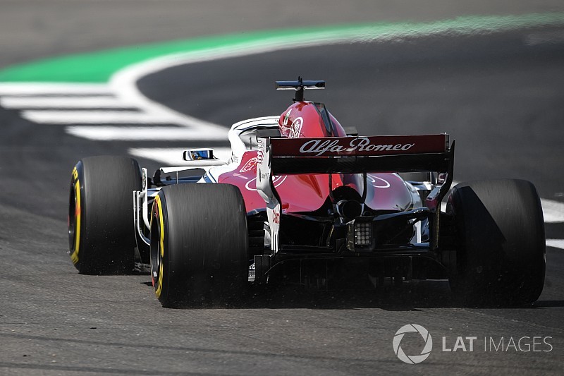 FIA, Silverstone'da pist limitlerinin aşılması sonucu harekete geçiyor